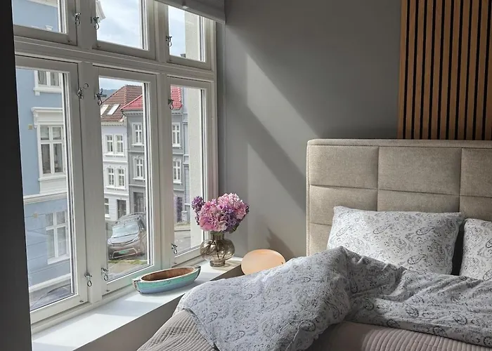 Apartment Centre, Fantastic, New *