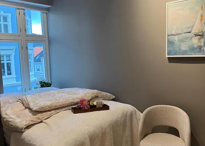 Apartment Centre, Fantastic, New *