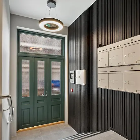 Centre, Fantastic, New Bergen