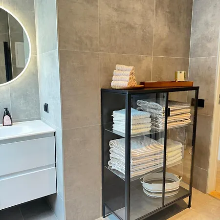 Centre, Fantastic, New アパート