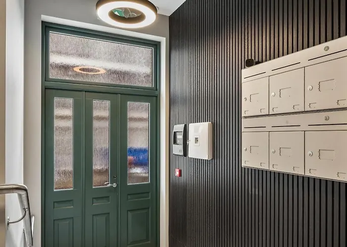 Centre, Fantastic, New Bergen